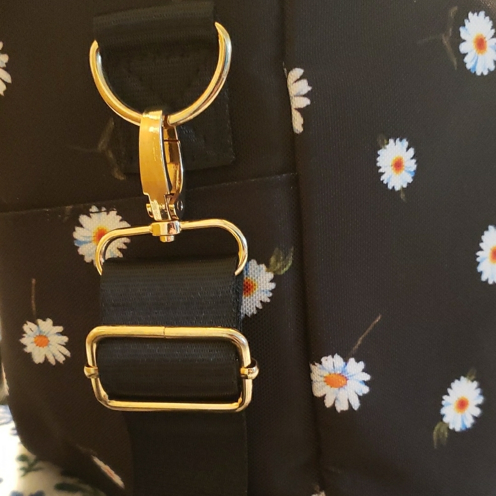 Alice + Olivia Black Floral Duffle Bag and Bucket Hat Set - Picture 3 of 13